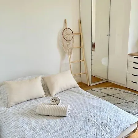 Spacious With Balcony - Near Bastille 파리